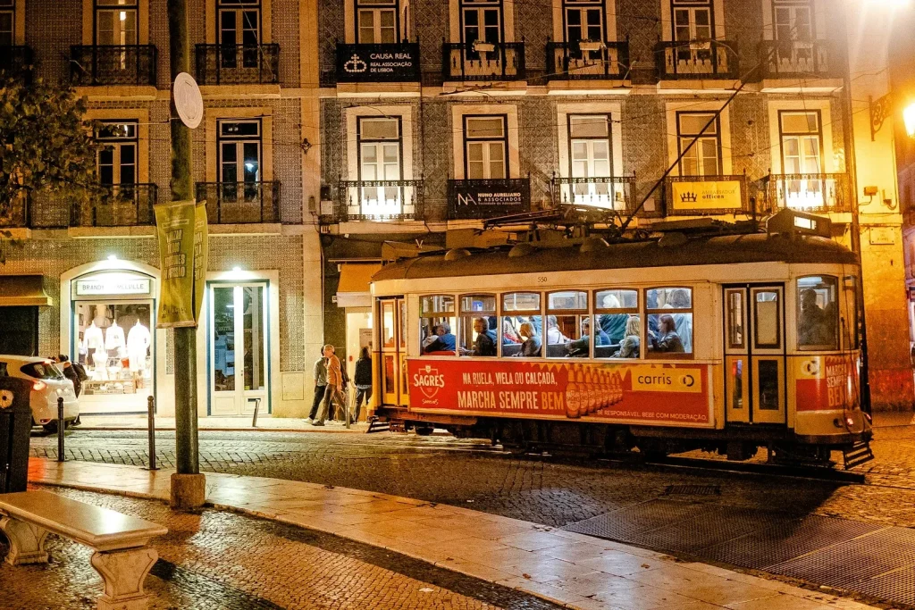 Lisbon Pub Crawl: Bairro Alto & Cais do Sodré Nightlife Tour – Lisbon (3)
